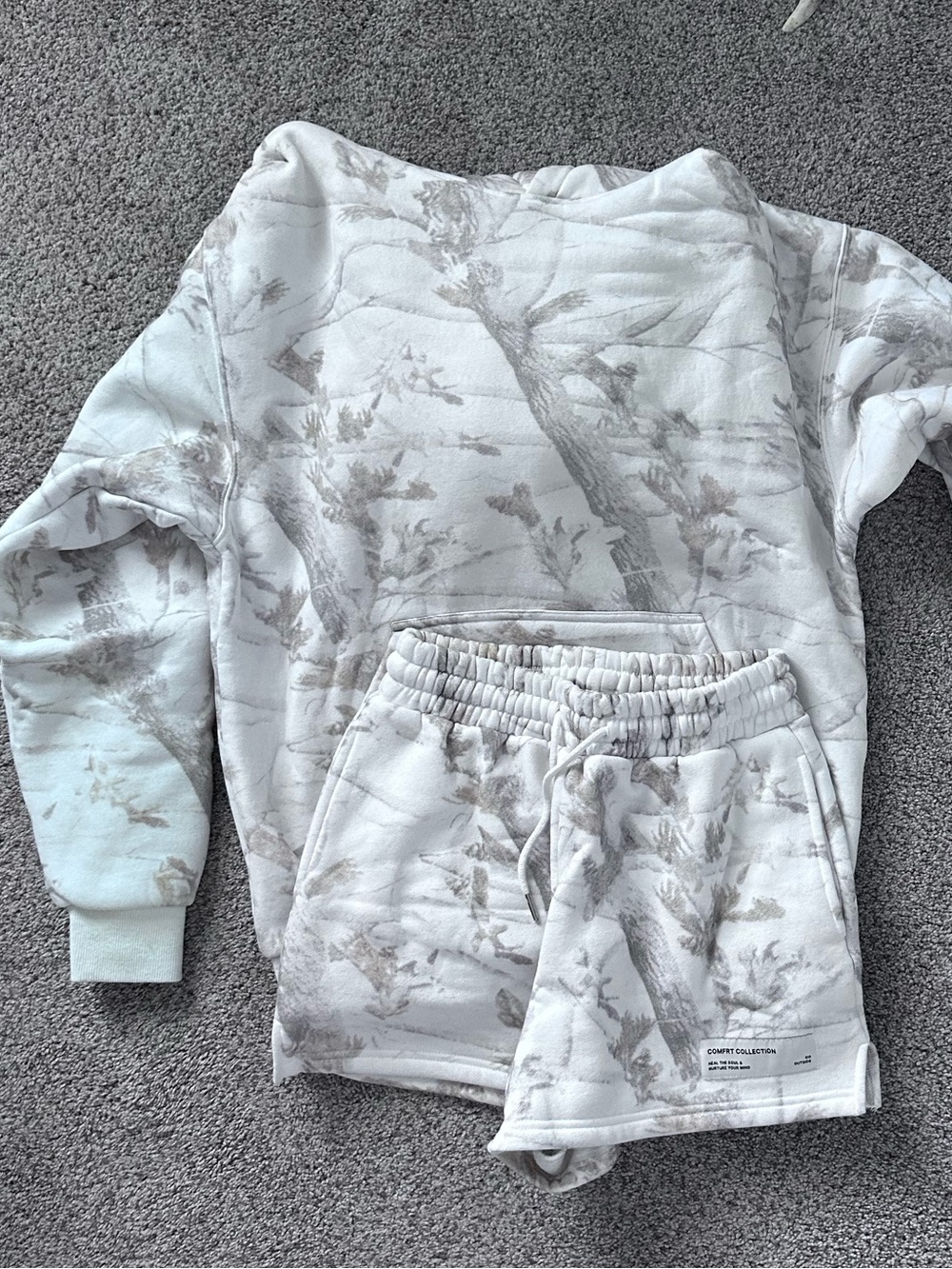 Comfrt White Oak Hoodie Set w Shorts - Small